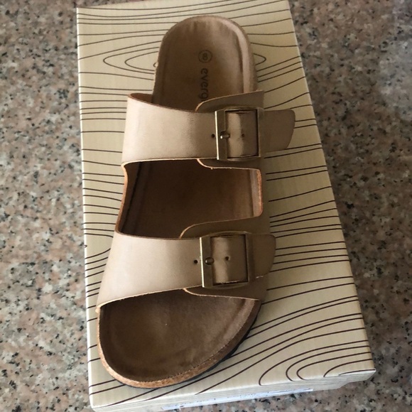 SOLD!!!!!!! 6.5 Everglades sandals (taupe) - Picture 4 of 5